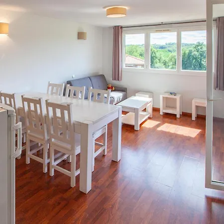 2 Bedroom In شقة *